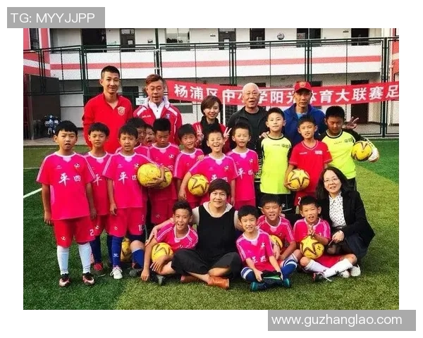 足球阿姨的热血传奇：从草根到绿茵场的奋斗故事